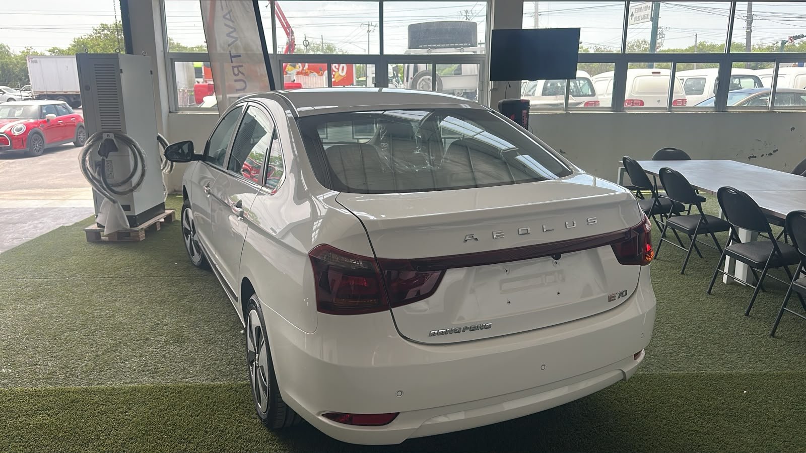 Dongfeng E70  miniatura 4