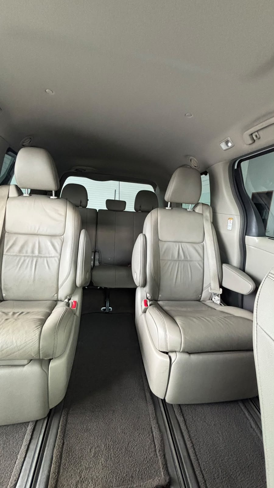 Toyota  Sienna  miniatura 5