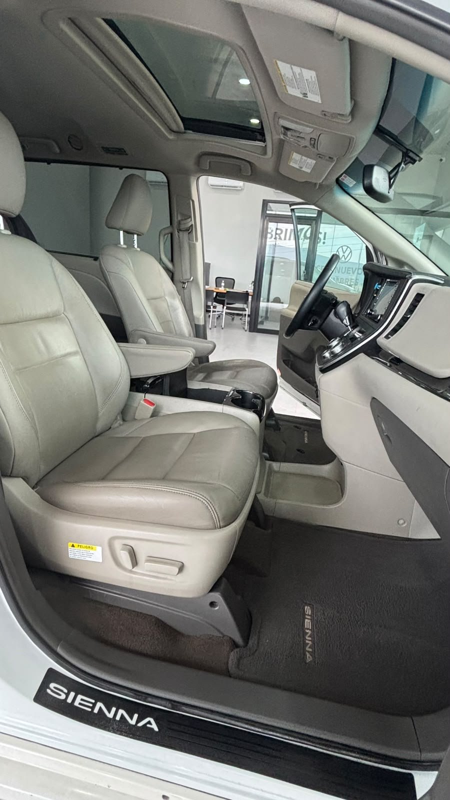 Toyota  Sienna  miniatura 3
